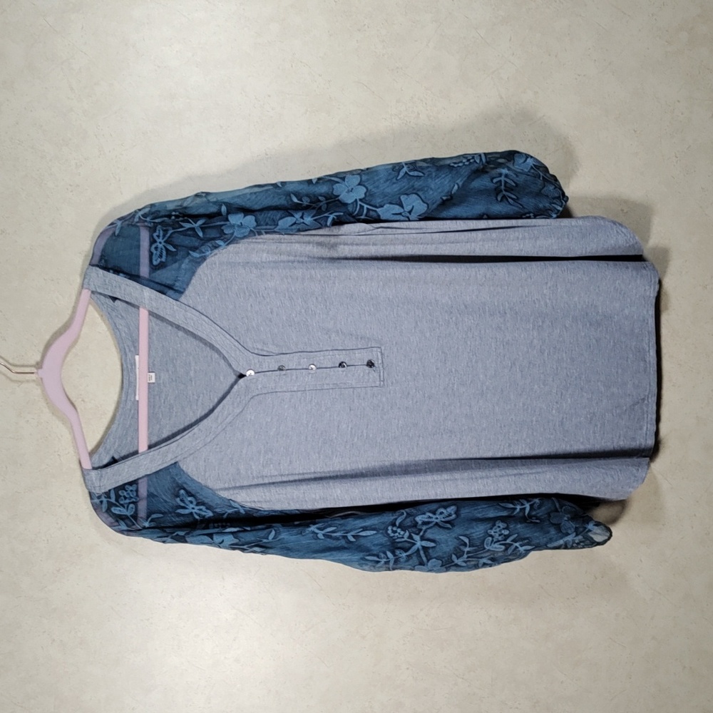 *D165 Indigo Thread Co gray knit top w/blue embroidered sleeves 2X CLEARANCE